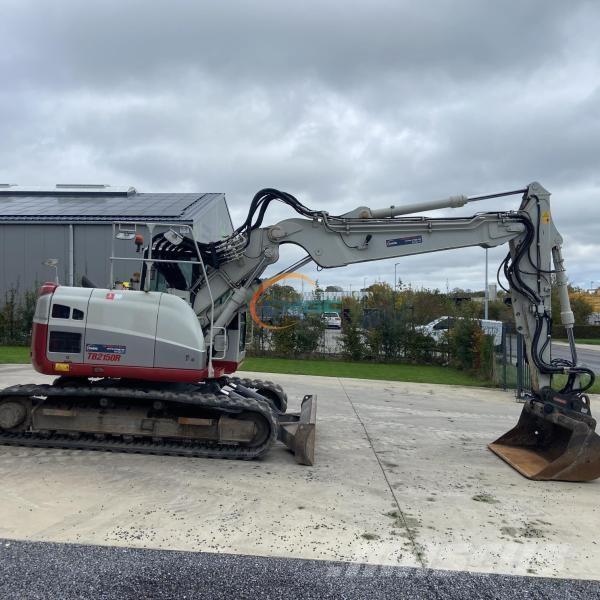 Takeuchi TB215R Pelle sur pneus