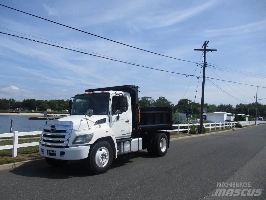 Hino 338 Camion benne