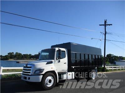 Hino 338 Camion pour copeaux de bois