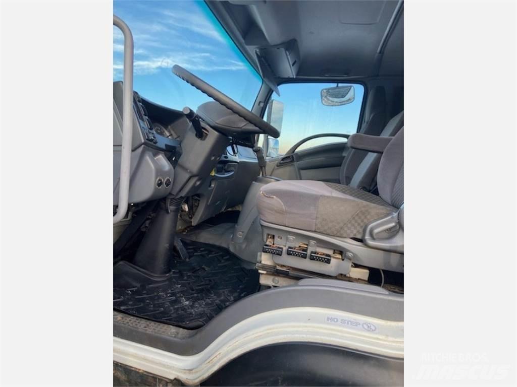 Isuzu FTR Camion Fourgon