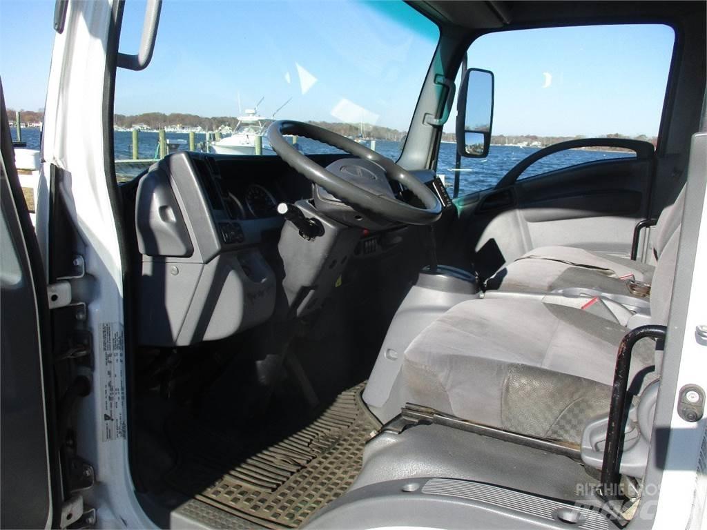 Isuzu NRR Camion Fourgon