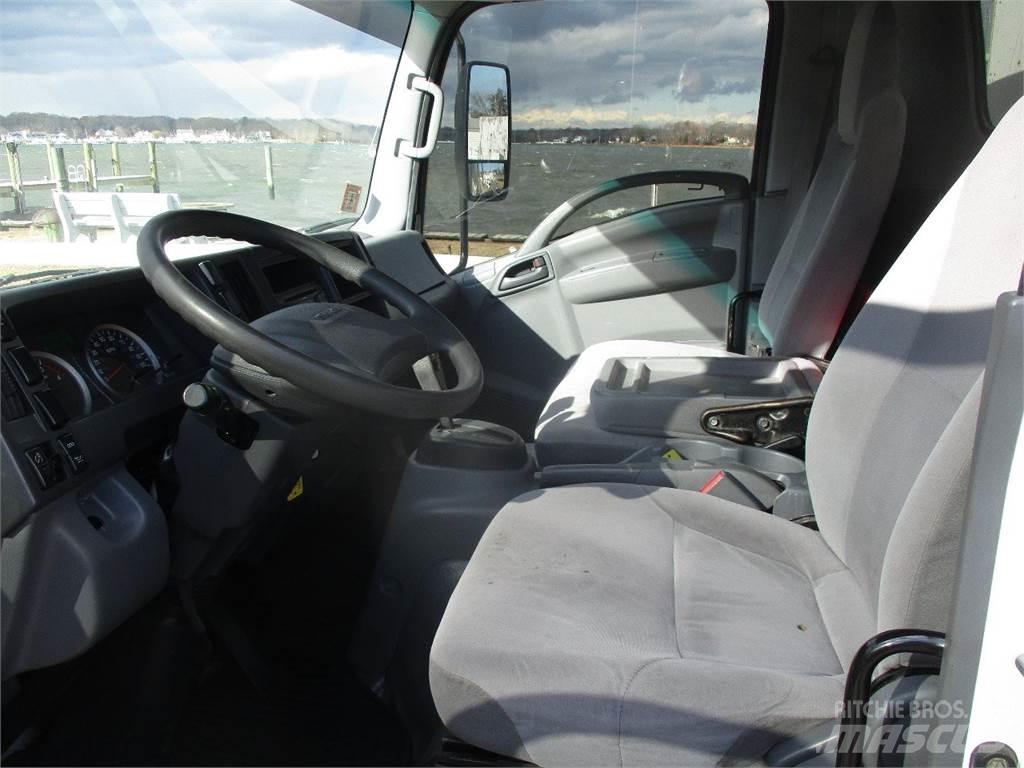 Isuzu NRR Camion Fourgon
