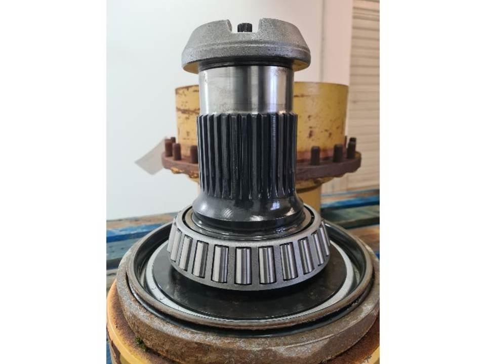 CAT 735 Transmission