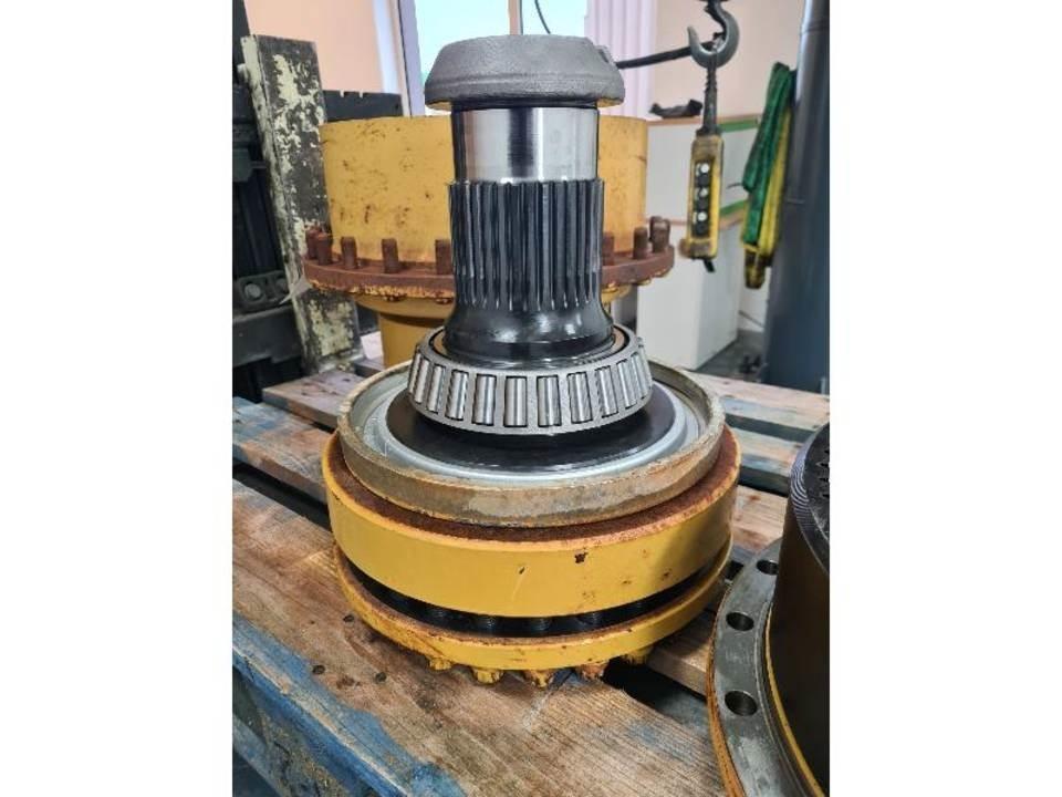 CAT 735 Transmission