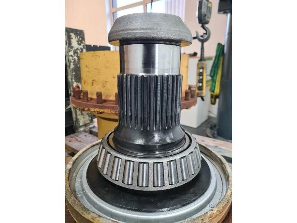 CAT 735 Transmission