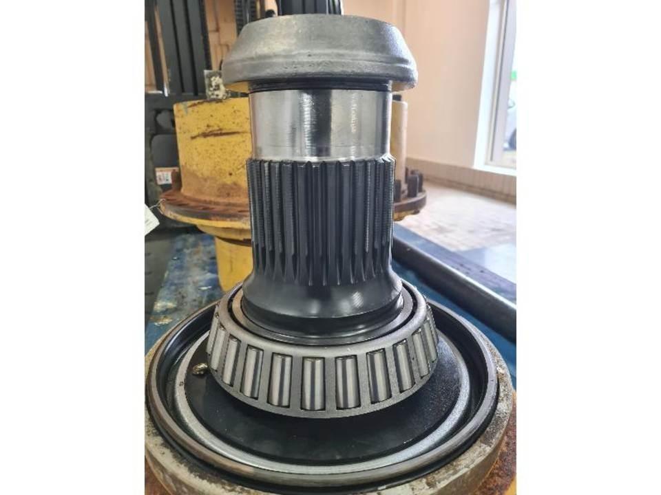 CAT 735 Transmission