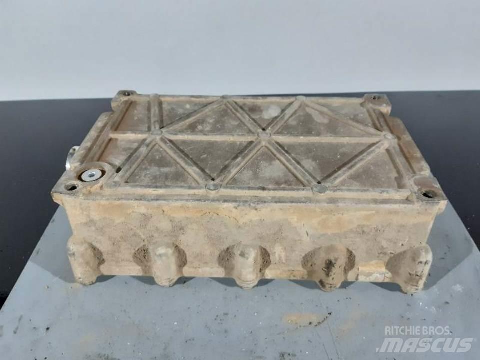 CAT 775B Cabine