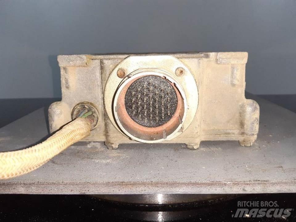 CAT 775B Cabine