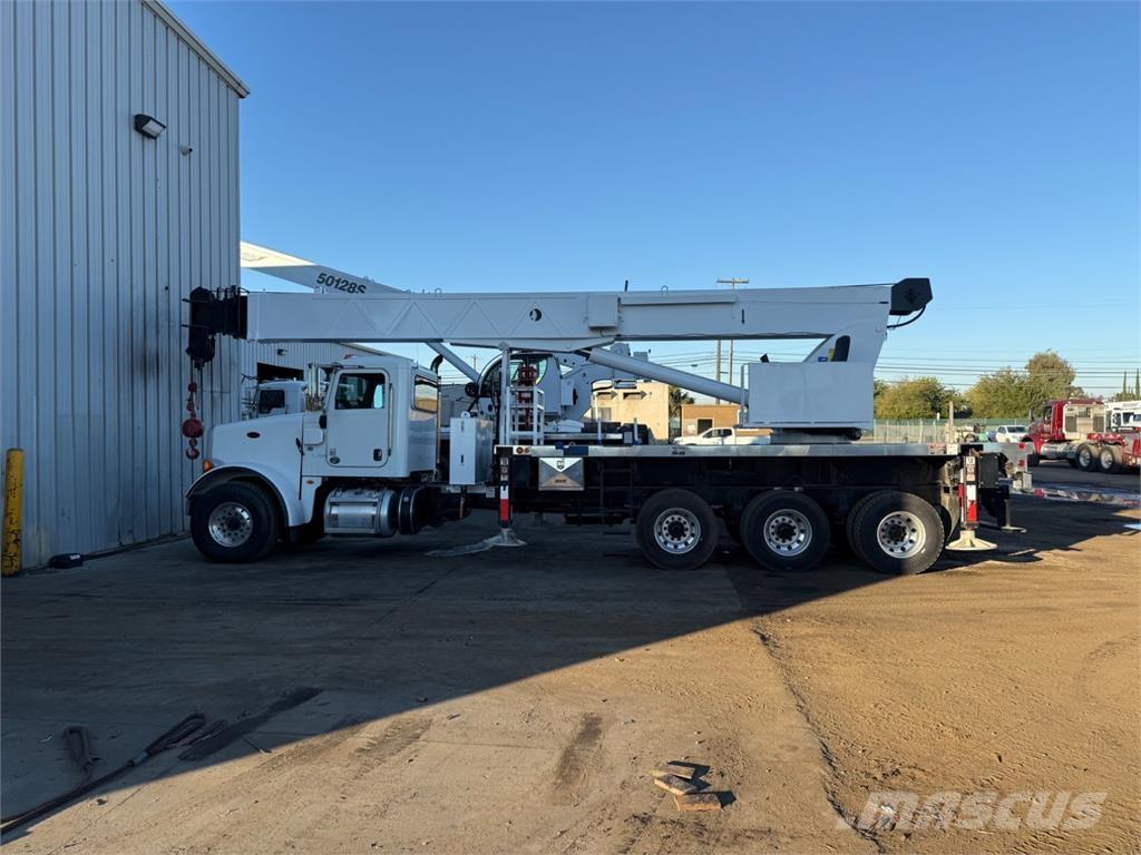 Altec AC38-127S Camion plateau ridelle avec grue