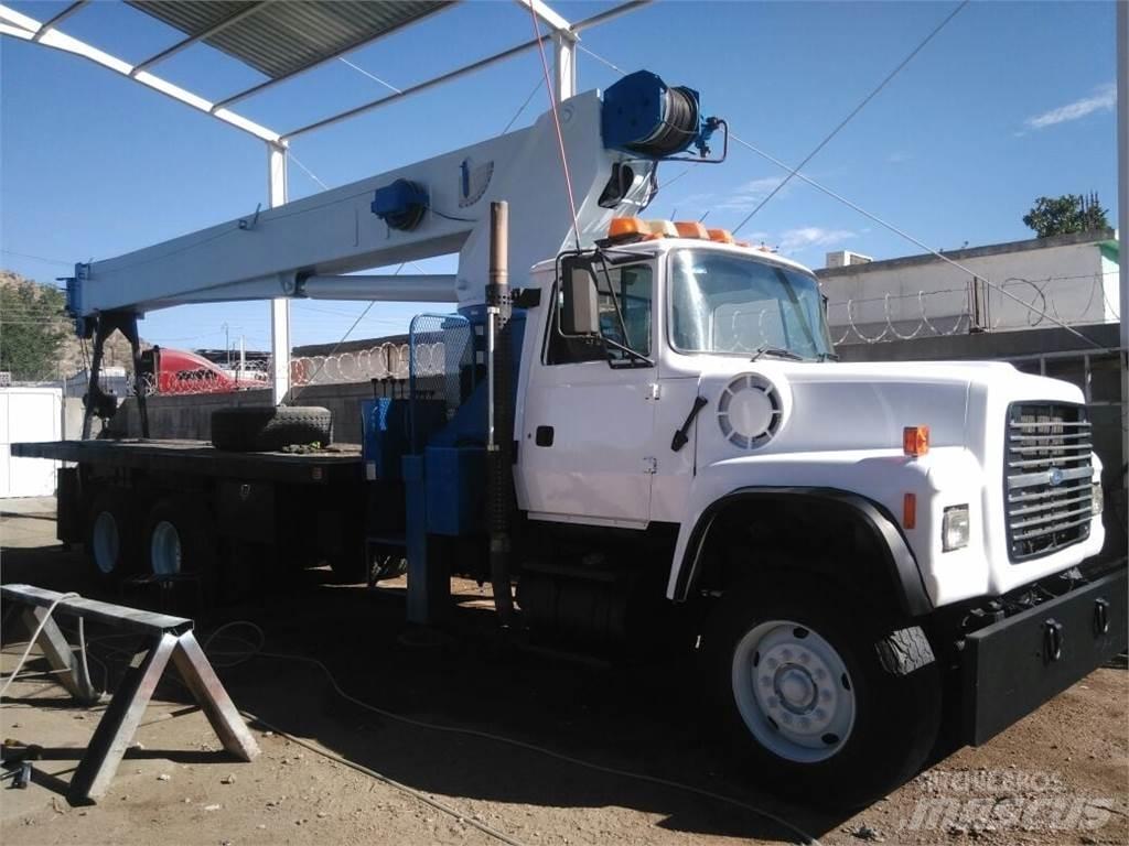 Manitex 30100 Camion plateau ridelle avec grue