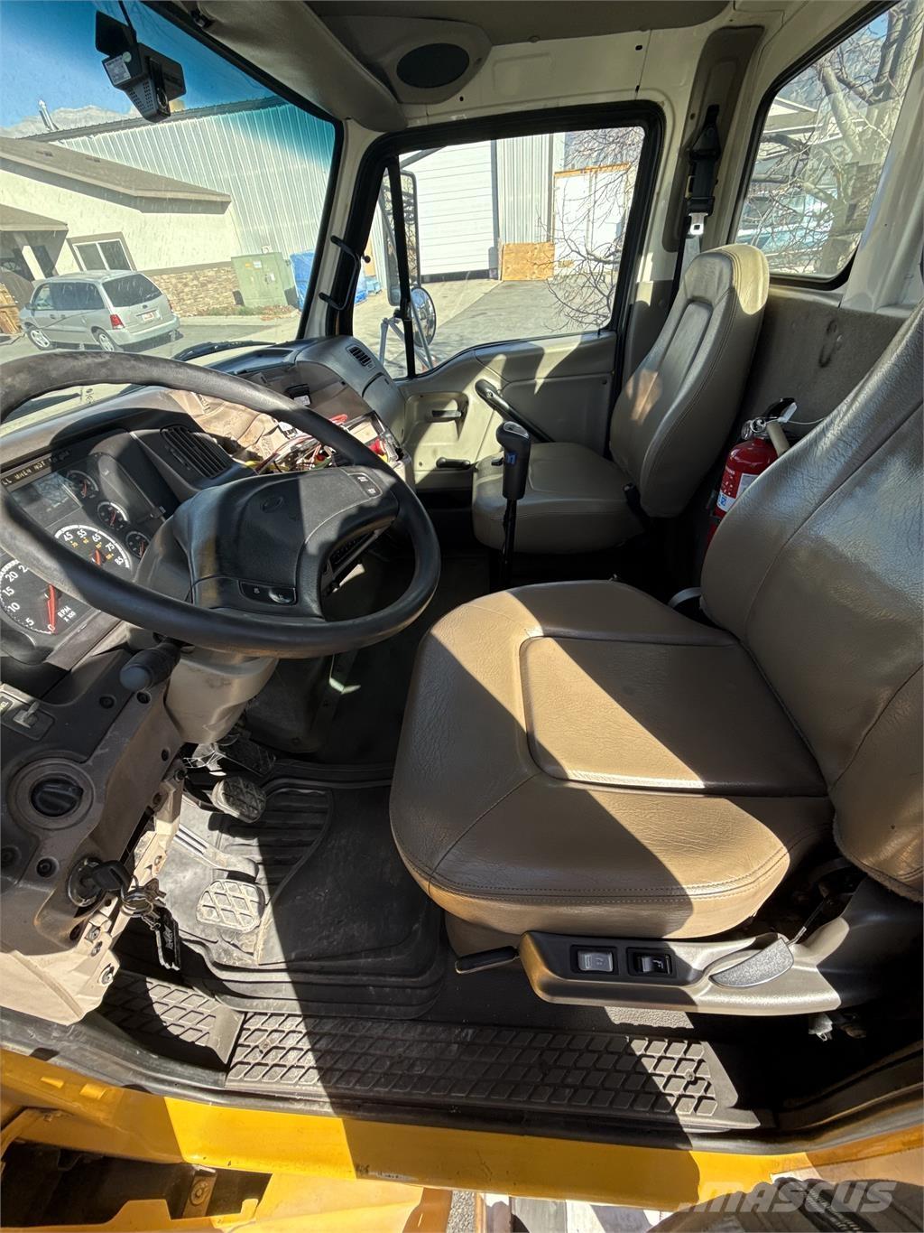 National 1400H Camion plateau ridelle avec grue