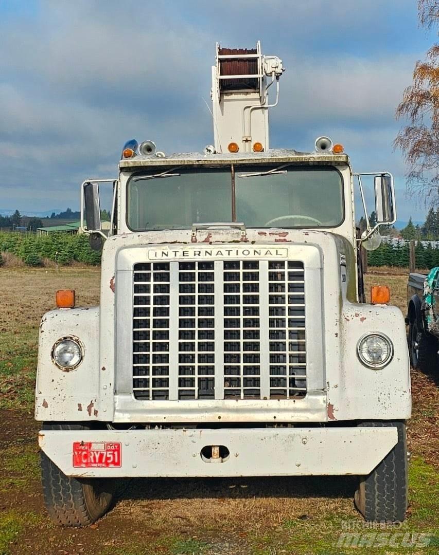  Simon-Ro 145-83 Camion plateau ridelle avec grue