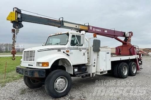 Terex BT 2047 Camion plateau ridelle avec grue