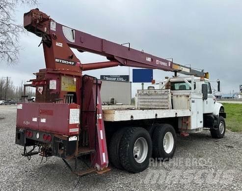 Terex BT 2047 Camion plateau ridelle avec grue