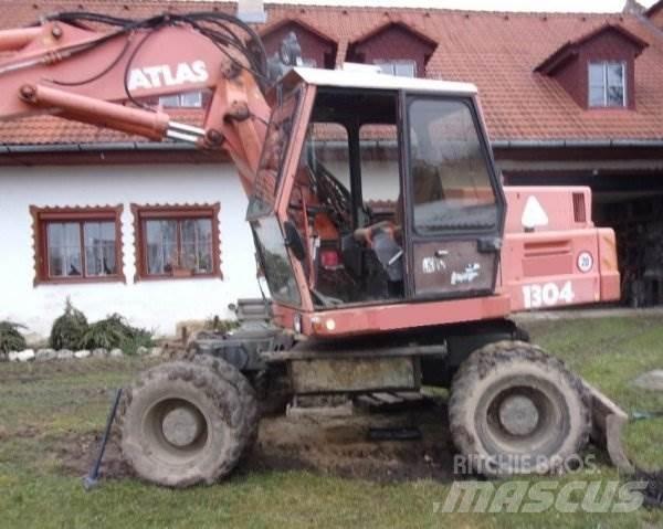 Atlas 1304 Pelle sur pneus