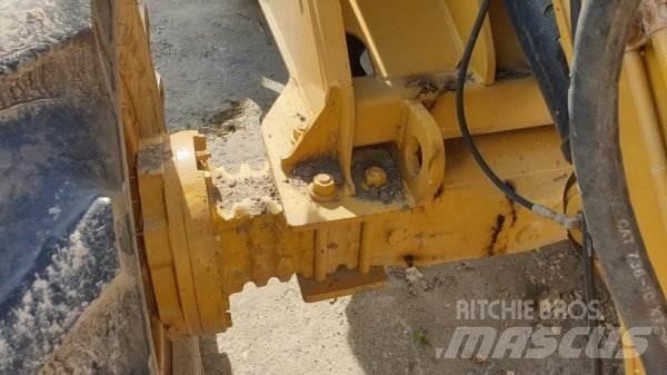 CAT 908 Chargeuse sur pneus