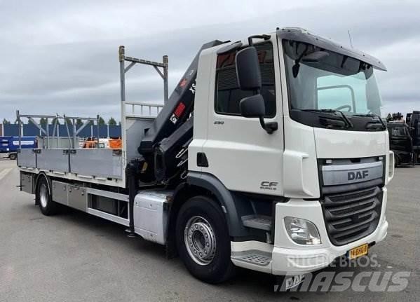 DAF CF 290 Camion plateau ridelle avec grue