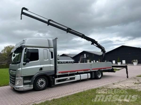 DAF CF 370 Camion plateau ridelle avec grue