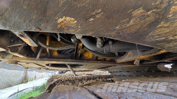 JCB JS 130 LC Pelle sur chenilles