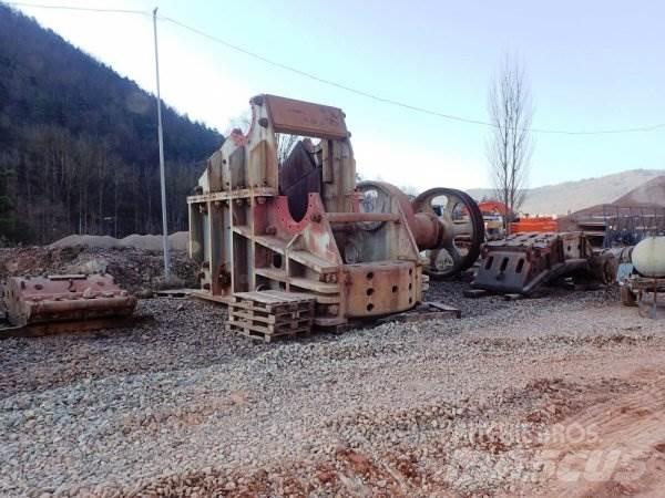 _JINÉ CZ) DCD - 4706 Concasseur