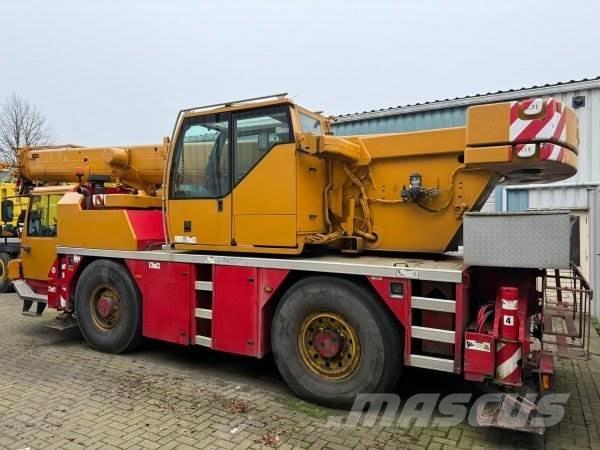 Liebherr 1030-2.1 Camion plateau ridelle avec grue