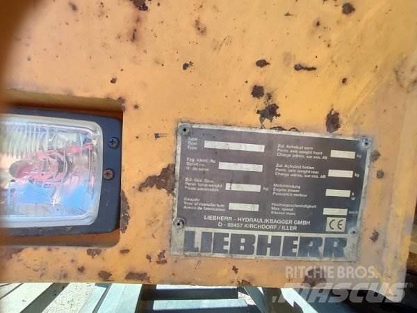 Liebherr A310 B Pelle sur pneus