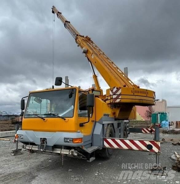 Liebherr LTM 1030 Camion plateau ridelle avec grue