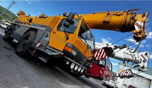 Liebherr LTM 1030.2 Camion plateau ridelle avec grue