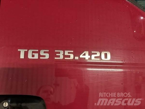 MAN TGS 35.420 Camion plateau ridelle avec grue