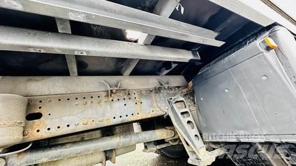 MAN TGX 26.440 LLX Camion plateau ridelle avec grue