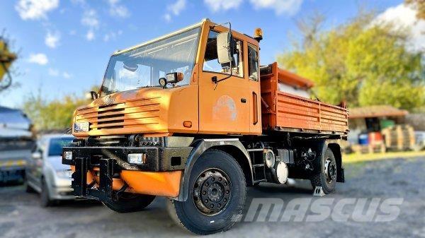 Praga NTS 265 + sypač Sableuse et saleuse