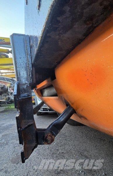 Praga NTS 265 + sypač Sableuse et saleuse