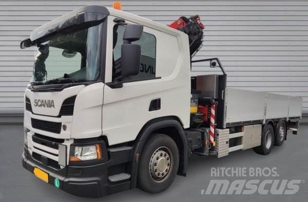 Scania P410 Camion plateau ridelle avec grue