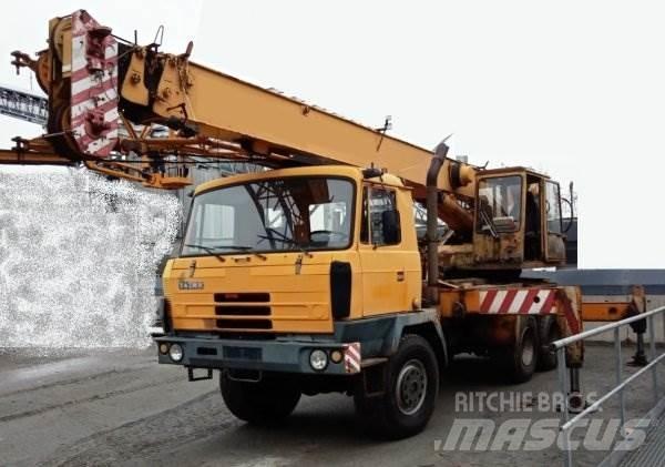 Tatra 815 +AD 20.2 (CKD Camion plateau ridelle avec grue