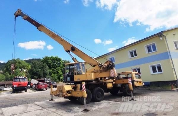 Tatra 815 AD 28 Camion plateau ridelle avec grue