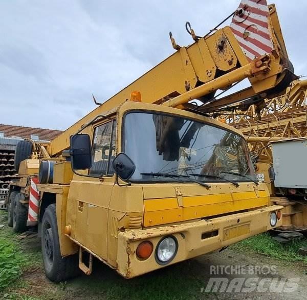 Tatra 815 +ČKD - AD 28 Camion plateau ridelle avec grue