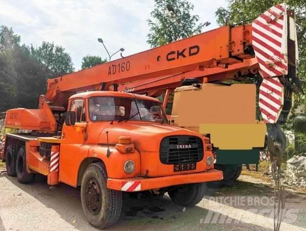 Tatra AD16 Camion plateau ridelle avec grue