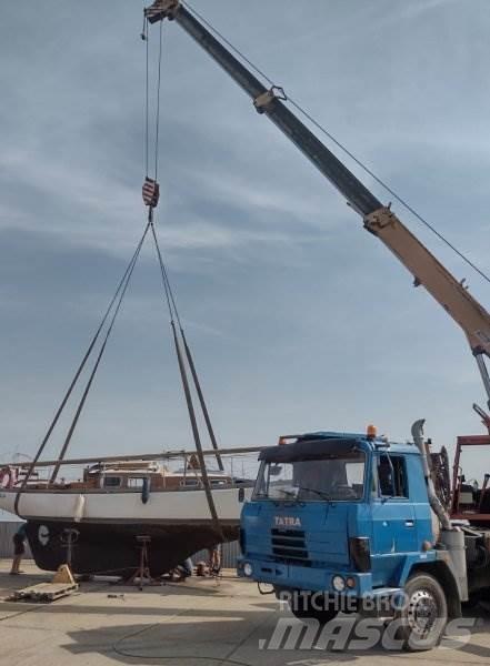 Tatra T815 +(ČKD) AD 20 Camion plateau ridelle avec grue