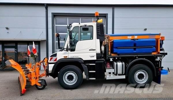 Unimog U 423 Sableuse et saleuse
