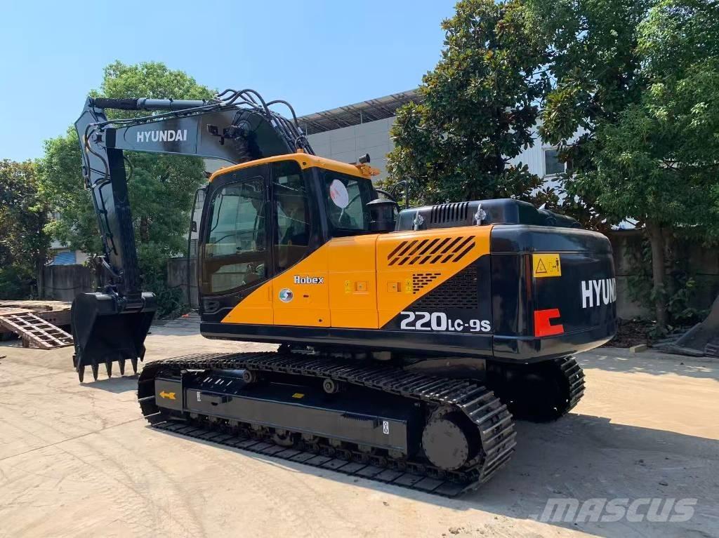 Hyundai R220LC-9S Pelle sur chenilles