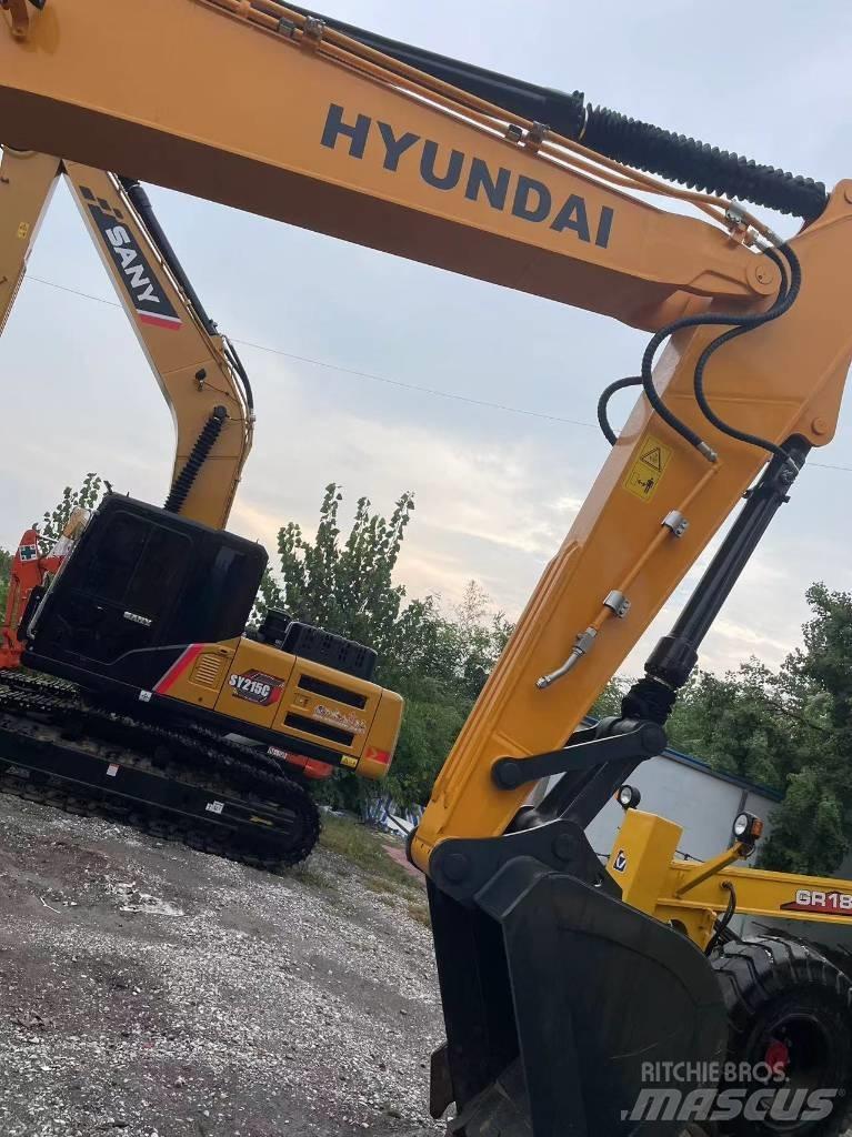 Hyundai R220 Pelle sur chenilles