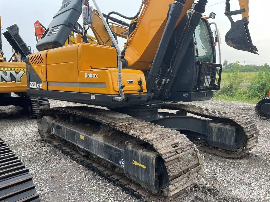Hyundai R220 Pelle sur chenilles