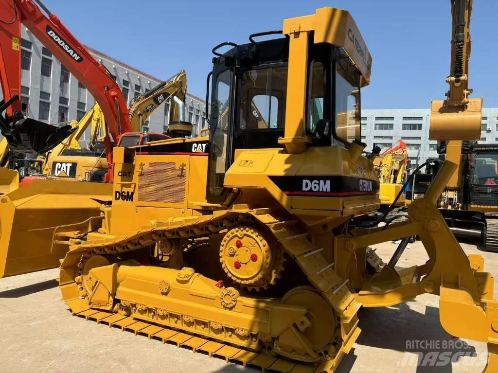 CAT D 6 M XL Bouteurs sur chenilles