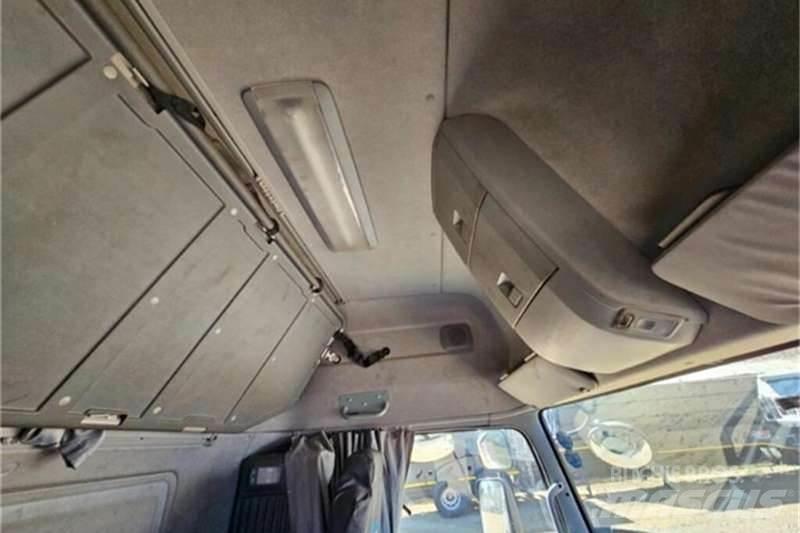 UD TRUCKS QUON Autre camion