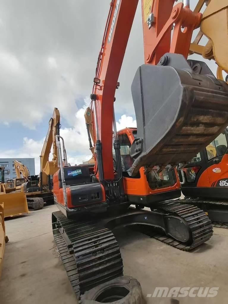 Doosan DX 140 Pelle sur chenilles