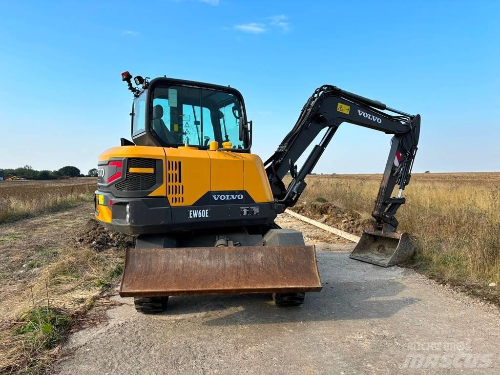 Volvo EW 60 E Pelle sur pneus