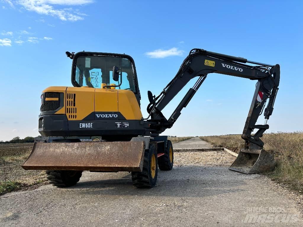 Volvo EW 60 E Pelle sur pneus
