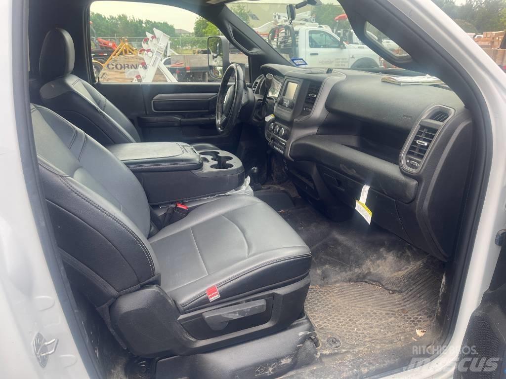 RAM 5500 Camion plateau