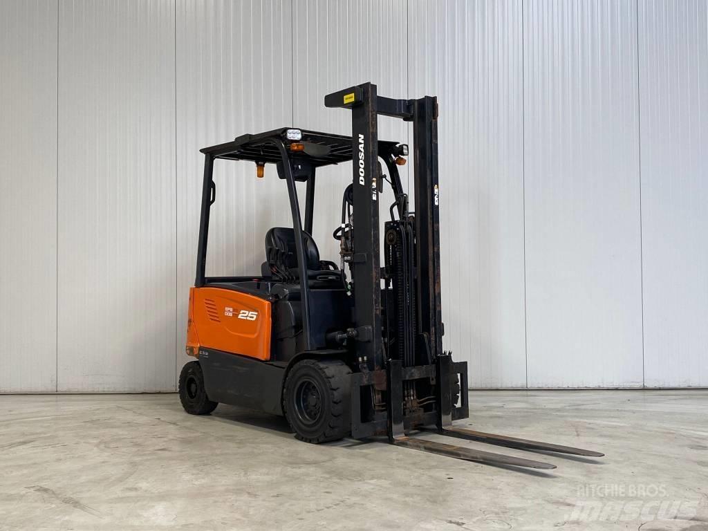 Doosan B25X-7 Chariots élévateurs électriques