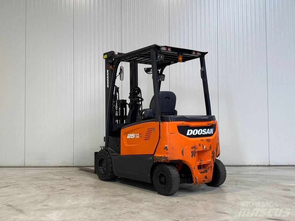 Doosan B25X-7 Chariots élévateurs électriques